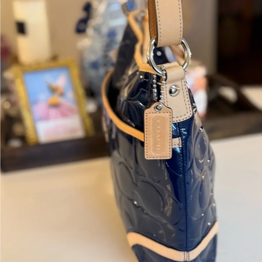 ๐๐ NWT COACH PEYTON NAVY PATIENT LEATHER BAG! - Picture 8 of 13